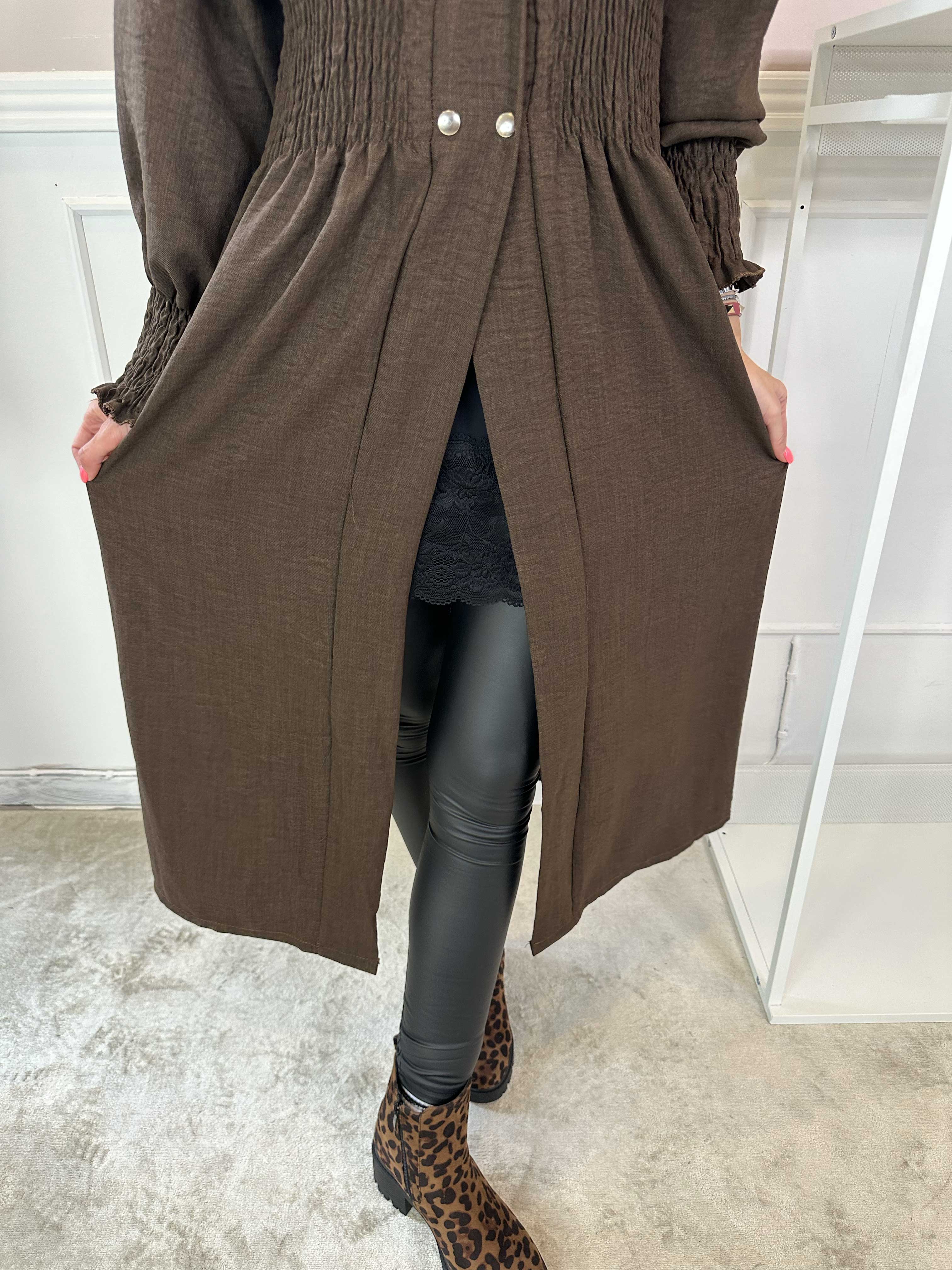 Samara - Sød kjole med smock og knapper